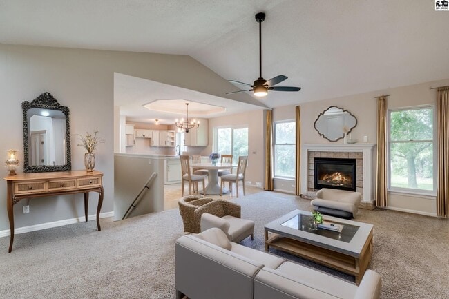 Photo - 915 Wheatland Dr