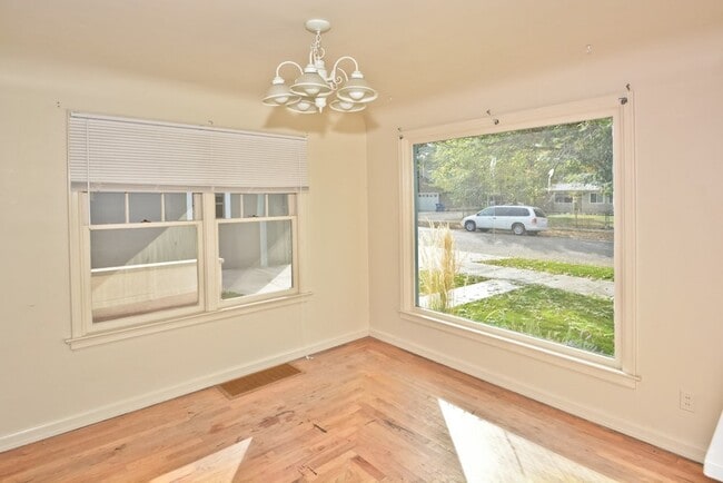 Photo - 1714 Heron St