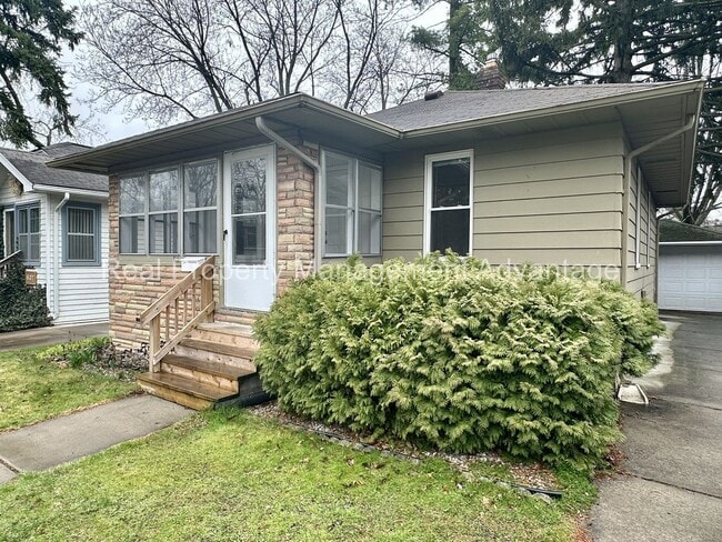 Photo - 2 Bedroom Open Floorplan Steps from Downtown Royal Oak!