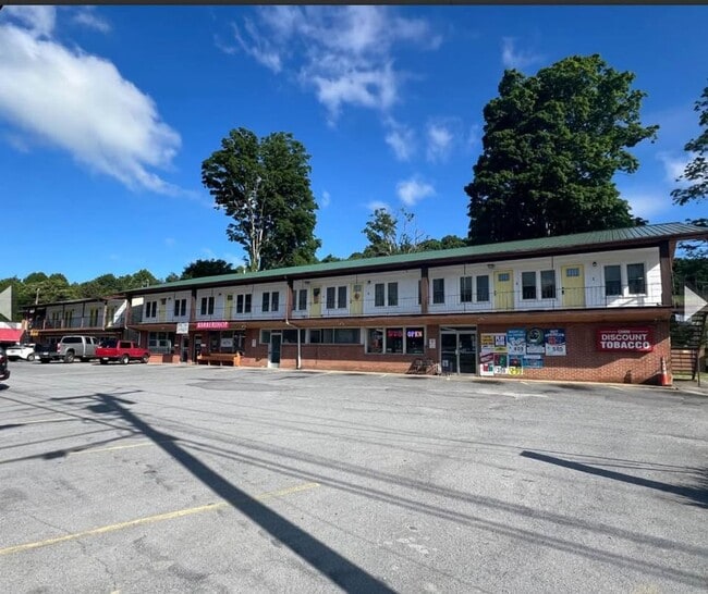 Building Photo - 404 W Jackson Blvd Unit Apt #21