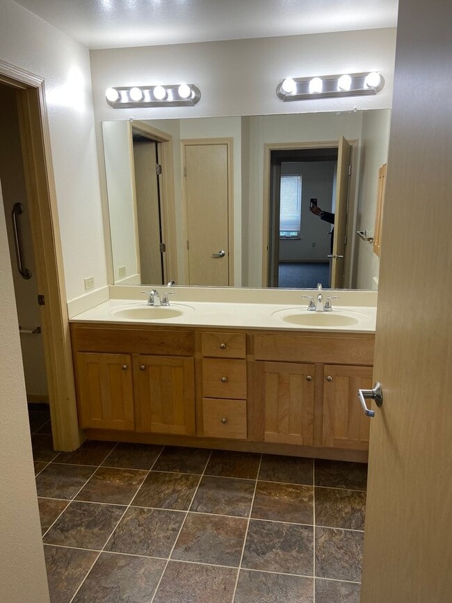 Photo - 2730 W Lisbon Ave Unit Lisbon-303