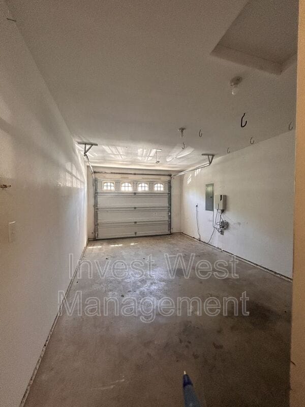 Photo - 359 NE Lechner St