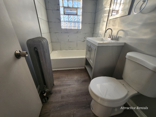 Photo - 652 E 81st St