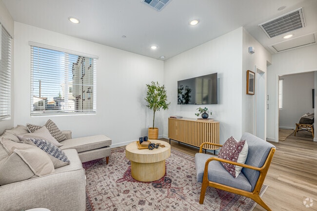 2BR, 2BA - 748SF - Living Room - Aroyal Plus