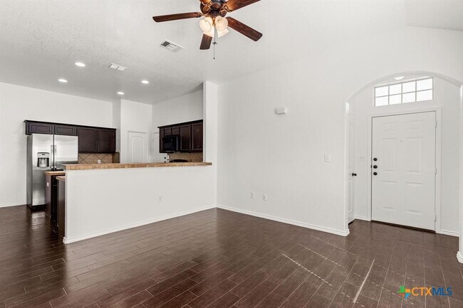 Photo - 586 Creekside Cir
