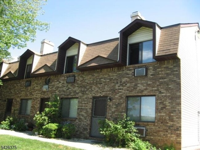 Building Photo - 2 Great Gorge Terrace