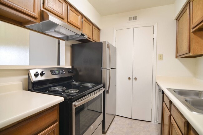 Building Photo - Wildflower Rental