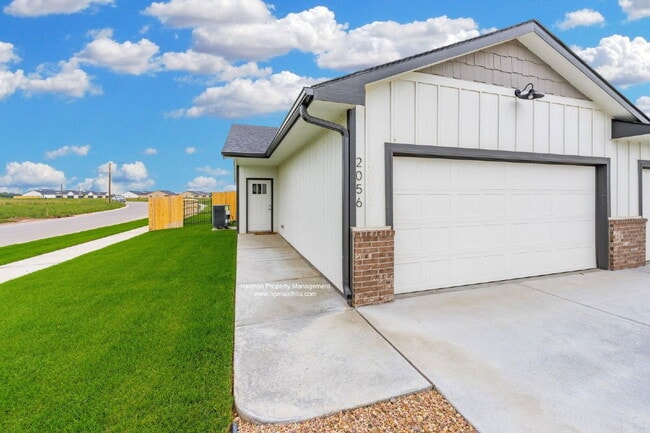 Building Photo - 2054 N Reece Ct