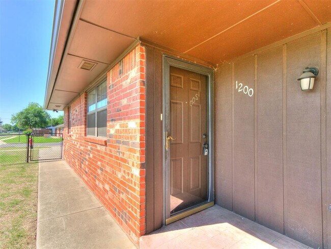Photo - 1200 N Crawford Ave