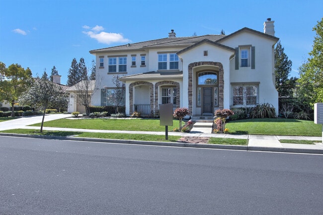 Building Photo - Beautiful 5BD/5BA Livermore Home with Huge Bonus Room and Full Downstairs Bedroom Suite!