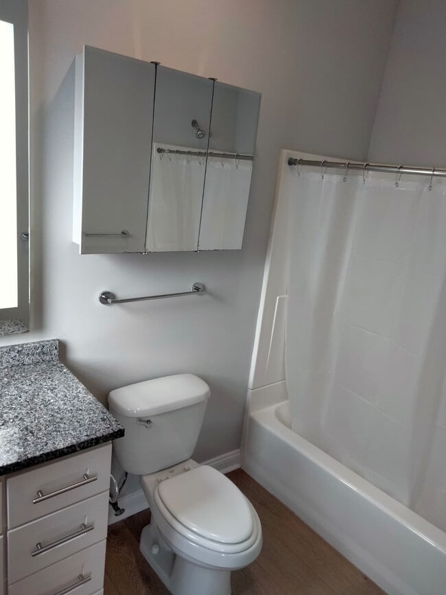 Building Photo - 47 Imlay St Unit 3b