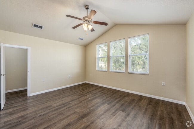 4x4 Townhouse 4BR, 4BA - 1,772SF - Bedroom 2 - Athens Commons- Student Housing