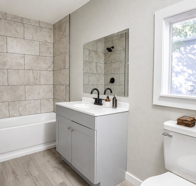 Photo - 1507 W 17th St