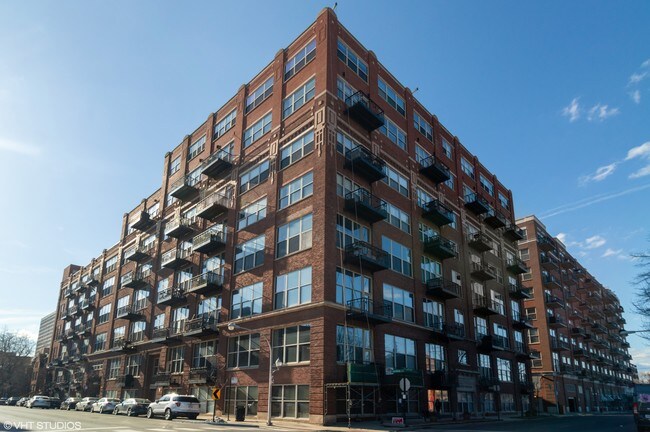 Near West Side Apartments For Rent With 1 Bedroom Chicago Il Photo 1500 W Monroe St Unit 124