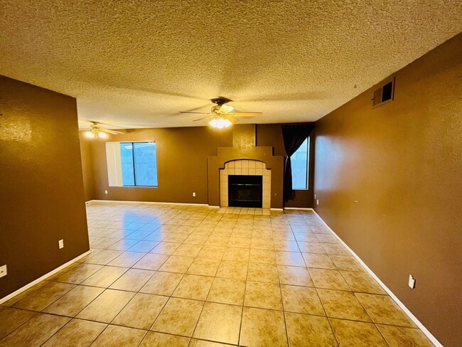 Photo - 44339 Fenner Ave