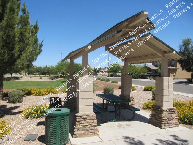 Photo - 935 E Blue Spruce Ln