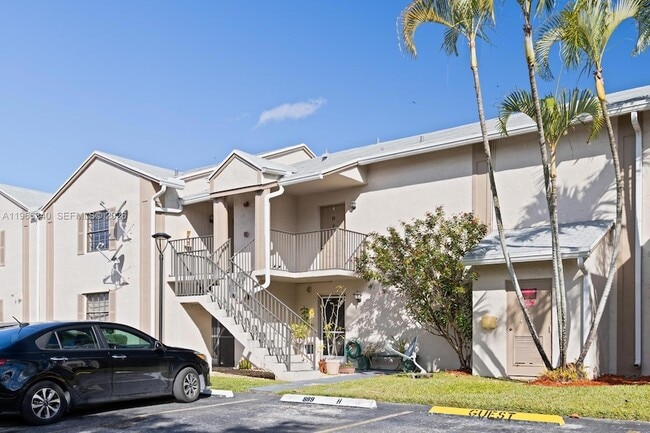 Building Photo - 889 Hamilton Dr Unit 889H