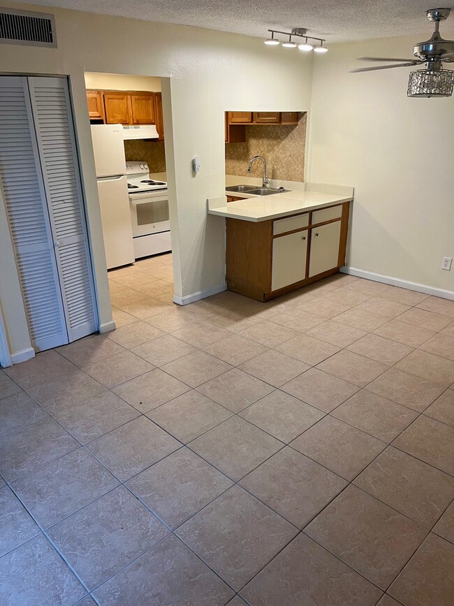 Photo - 6519 W Newberry Rd