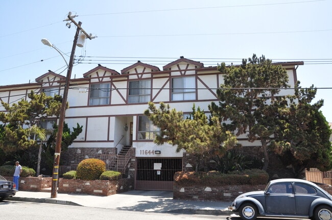 Photo - Pinnacle Acacia LLC