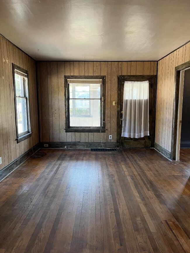 Photo - 2120 W Genesee Ave