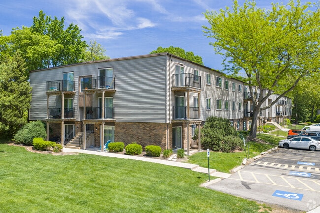 Building Photo - Ravine Woods Apartments