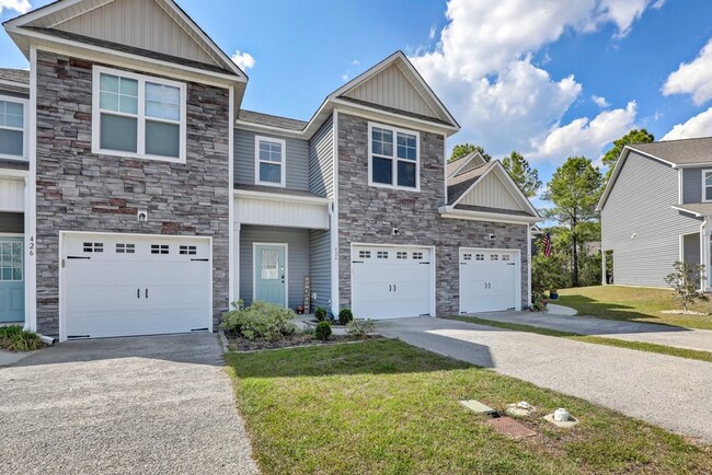 Photo - 424 Guppy Lp Rd