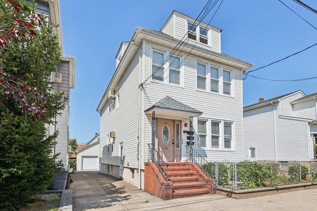 Building Photo - 153 Banta Ave Unit 1