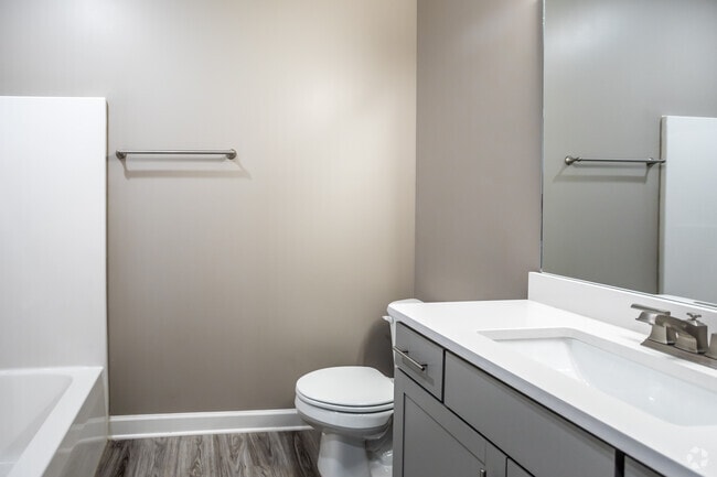 2 BR, 2 BA - 1000 SF