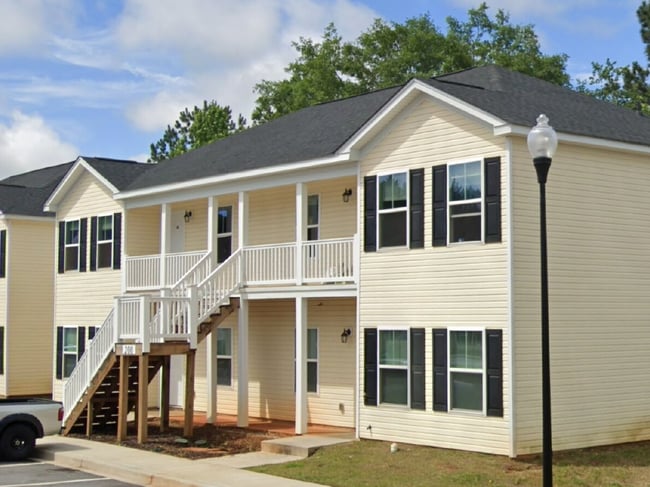 Building Photo - Inquire today on how to get FREE rent! Unit B