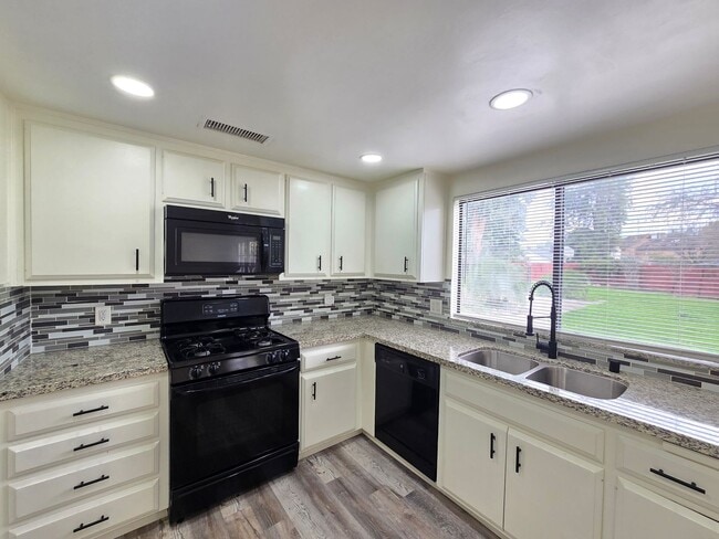 Photo - Pool Home – 3 Bed | 3 Bath | 1,625 Sq Ft