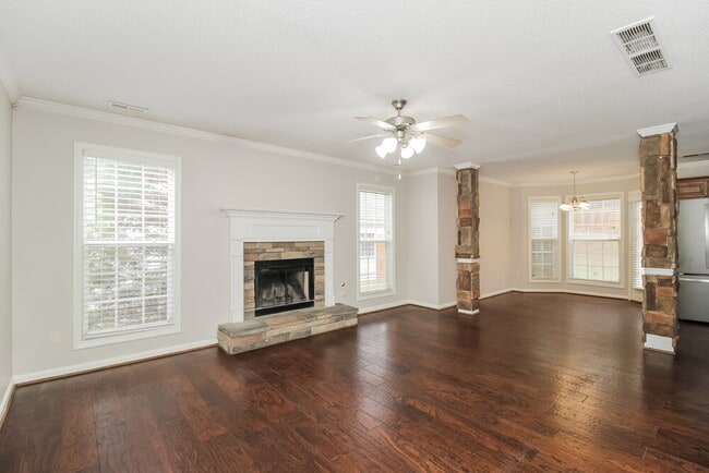 Photo - 155 Avondale Cir