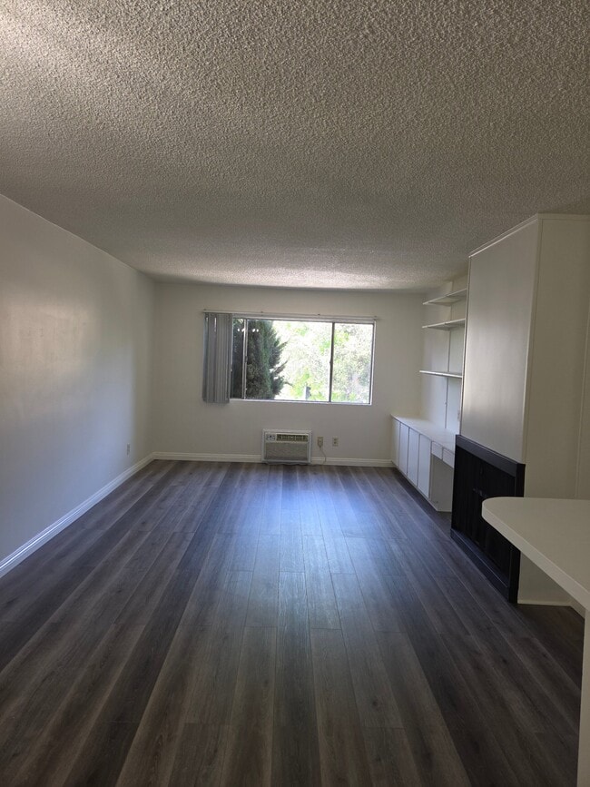 Building Photo - 160 S El Molino Ave
