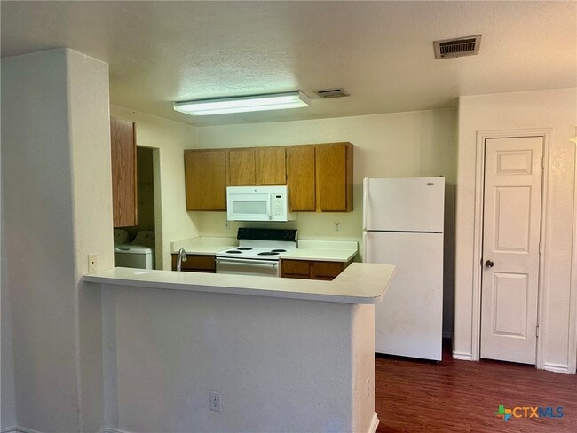 Photo - 128 Cedargrove