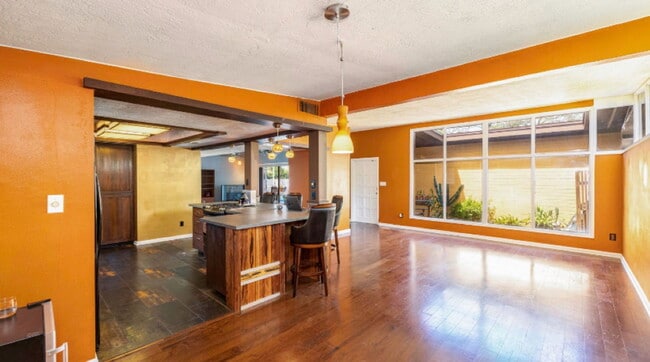 Photo - 1483 Glastonberry Rd