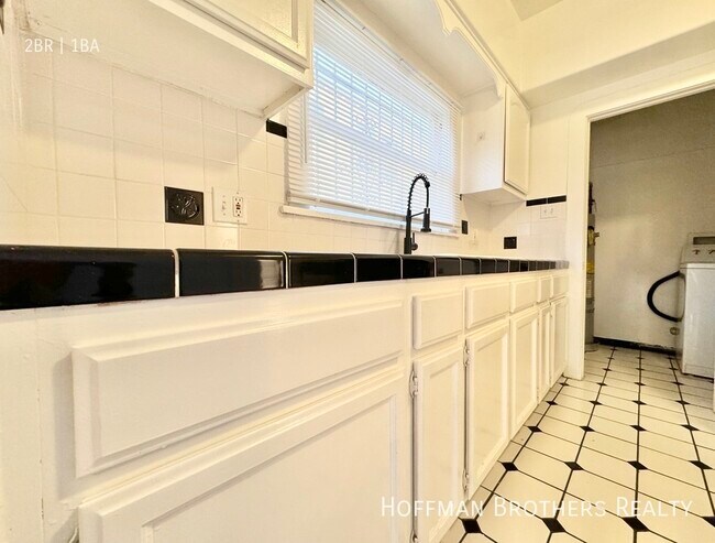 Photo - 508 N Genesee Ave