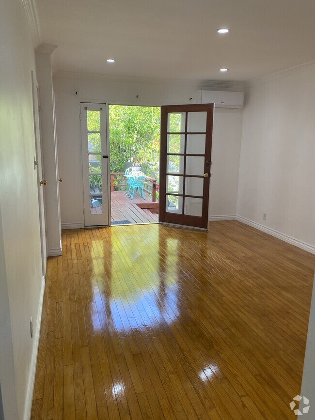Building Photo - 657 Raymond Ave Rental