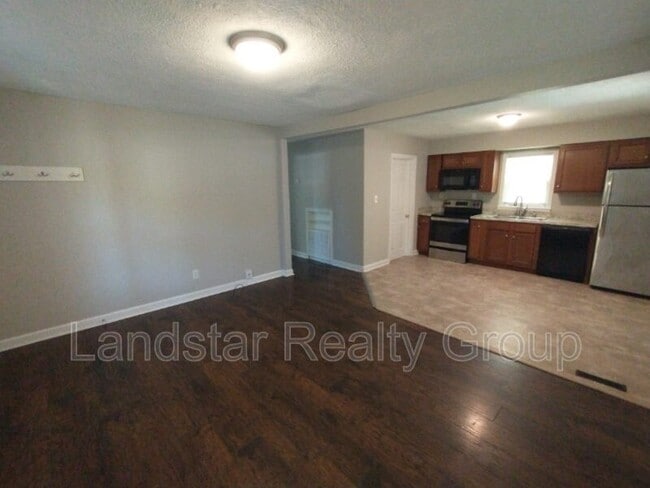 Photo - 5612 Walnut Way