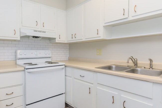 Building Photo - 5966 Radnor Rd Unit 3