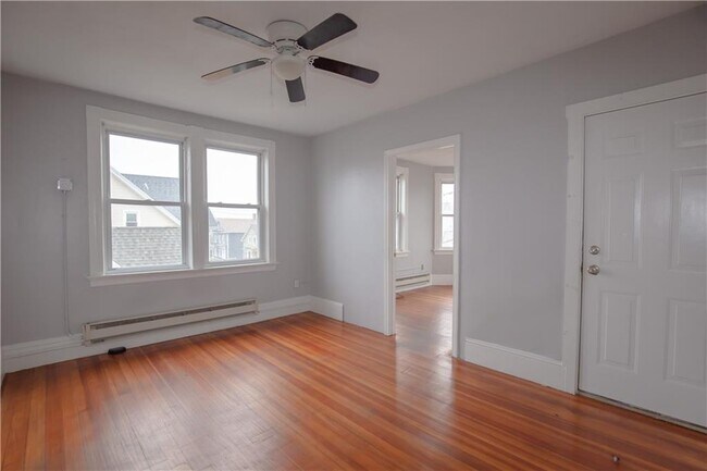 Photo - 111 Pocasset Ave Unidad 1