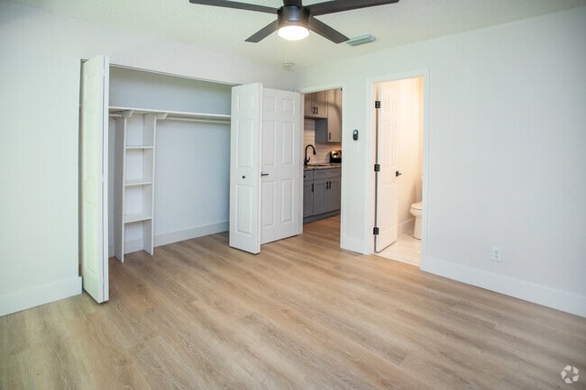 1BR,1BA-430SF - The Grande @ Gainesville