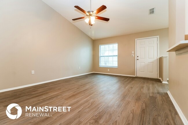 Photo - 10927 Livingston Dr