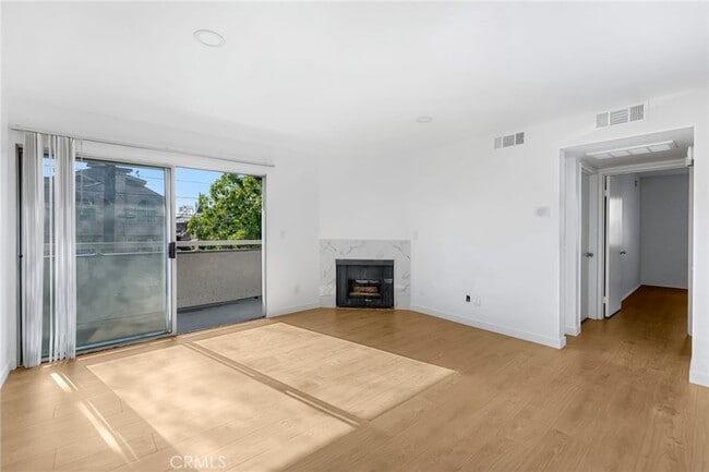 Photo - 4406 Cahuenga Blvd Unit 109