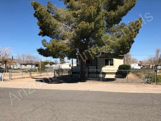 Building Photo - AMAZING 3 BEDROOM HOME