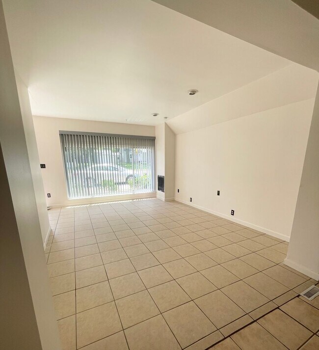 Photo - 29518 Joy Rd Unidad 29518 Joy A