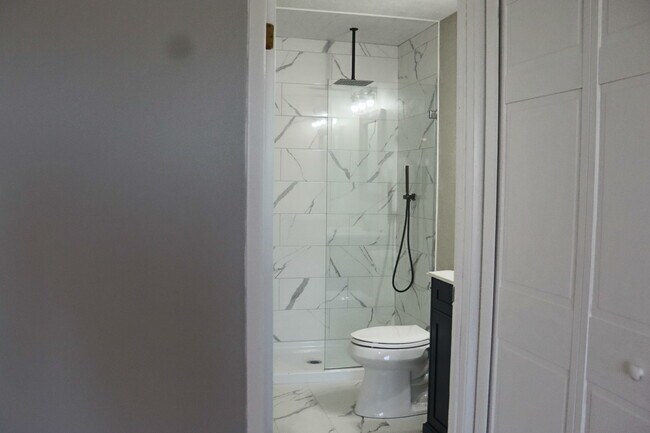 master bath - 200 W Ingomar Rd