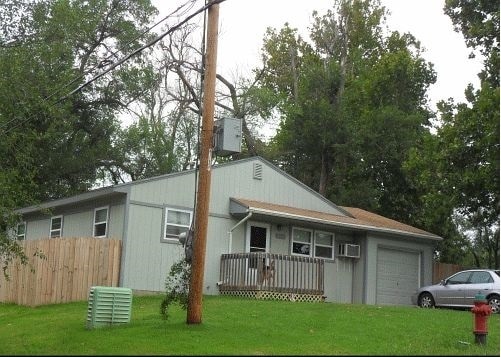 Building Photo - Great 3BR, 1BTH, 1 car att gar, ranch styl... Rental