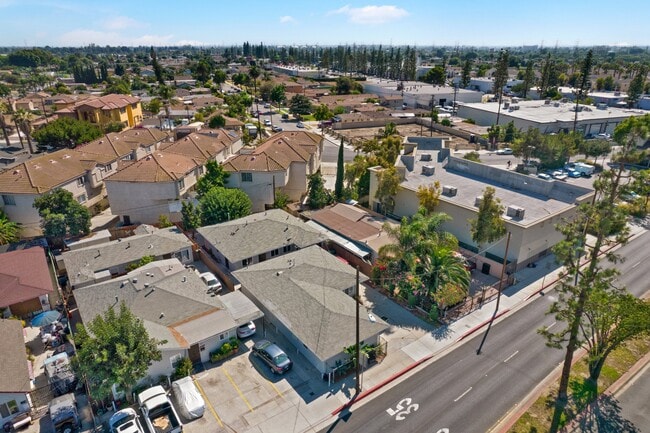 Photo - 6444 Gage Ave Unidad 6444 12