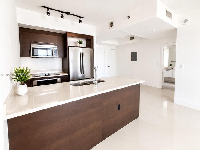 Photo - 500 Brickell Ave Unit 3200