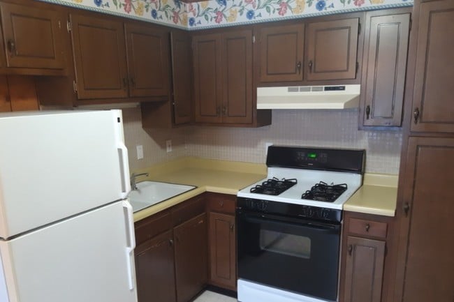 Kitchen - 27 Hamilton St Unit 3