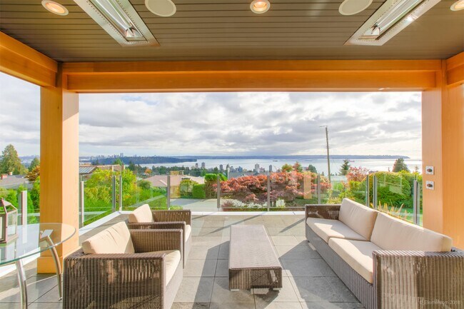 Photo - 2165 Palmerston Ave